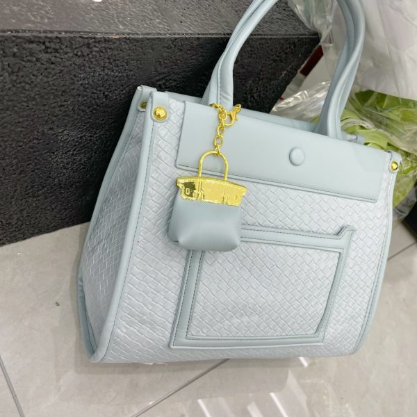 Lady's Casual Handbag – Stylish, Spacious & Versatile